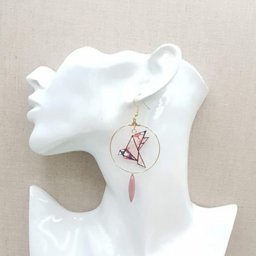 20210420_195041 Boucles d'oreilles plume et oiseau liberty wiltshire pois de senteur acier doré