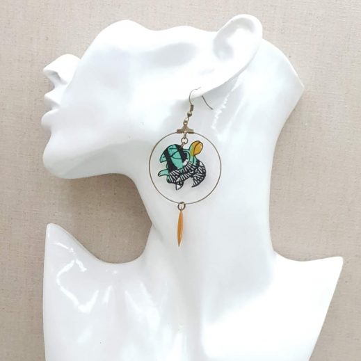 20210425_172620 Boucles d'oreilles tortue et plume tissu nagoya émeraude