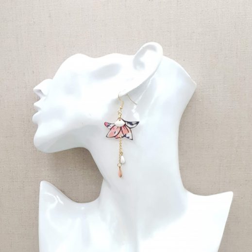 20210505_131243 boucles d'oreilles lys et oiseau en liberty