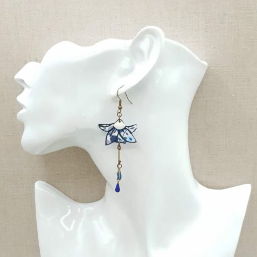 20210519_070232 boucles d'oreilles lys et colibri en liberty