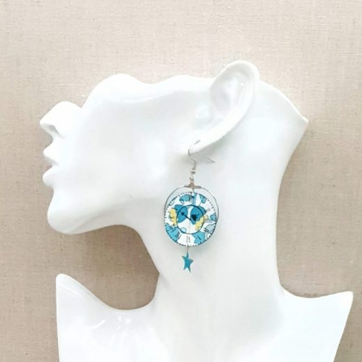20210617_175548 boucles d'oreilles lapin et horloge en liberty