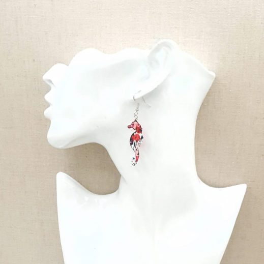 20210717_100527 Boucles d'oreilles hippocampe et coquillage en liberty