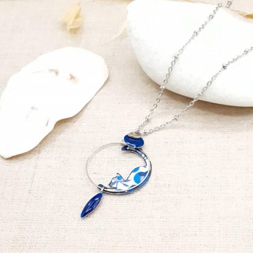 collier chat collier chat