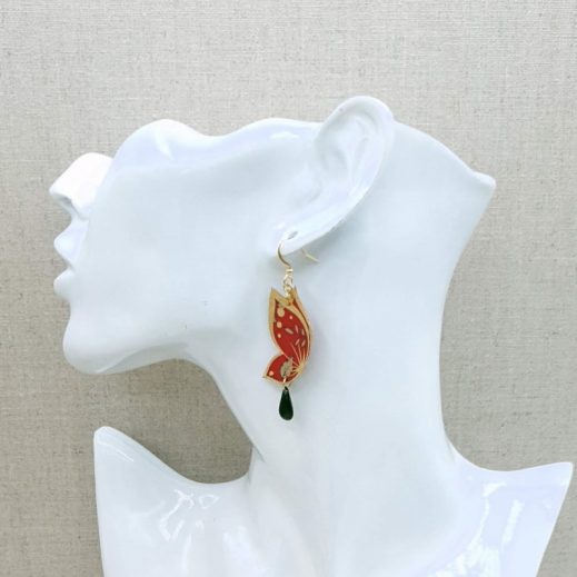 Boucles d'oreilles deux papillons en tissu liberty Capel Rubis Boucles d'oreilles deux papillons en tissu liberty Capel Rubis