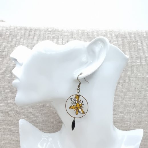 boucles d'oreilles petite abeille et alvéoles en liberty capel moutarde boucles d'oreilles petite abeille et alvéoles en liberty capel moutarde