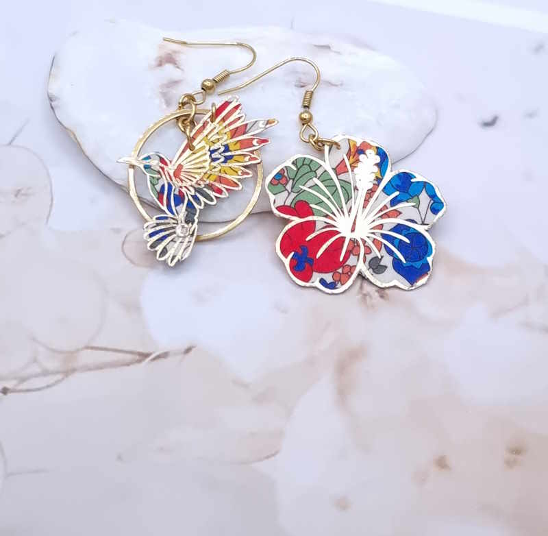 Boucles d'oreilles oiseau colibri 3 et hibiscus en liberty Margaret Annie bleu et orange