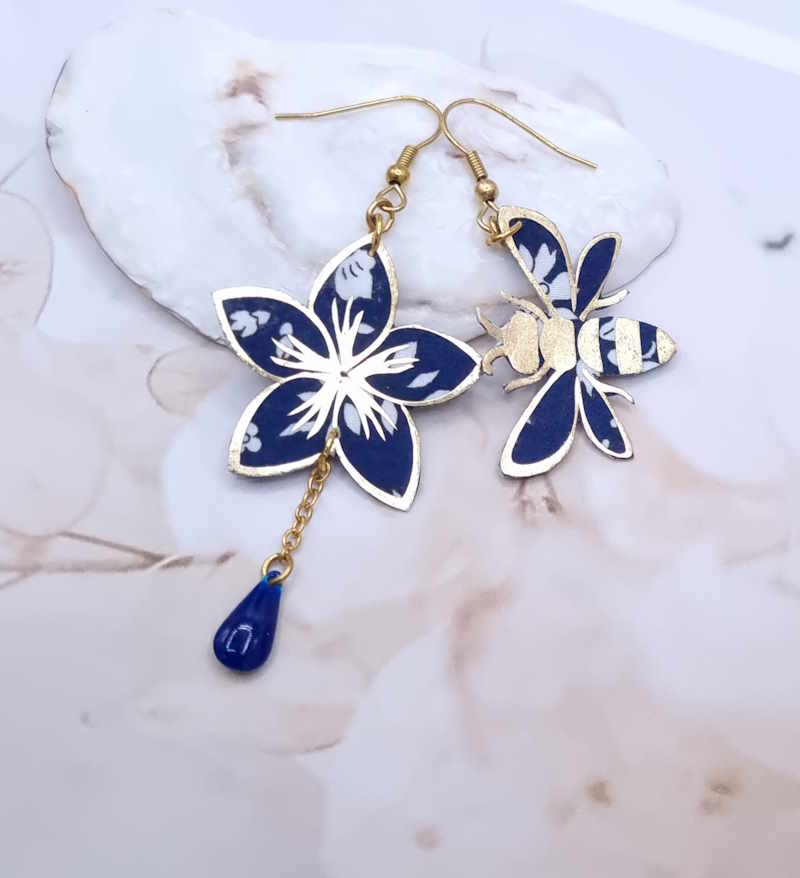 boucles papillon et fleur de tiare en liberty capel navy