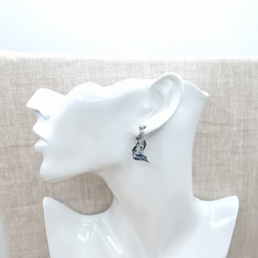 Boucles d'oreilles Mini Lune et Mini Loup en liberty betsy porcelaine Boucles d'oreilles Mini Lune et Mini Loup en liberty betsy porcelaine