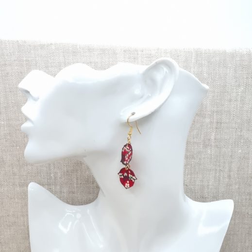 Boucles d'oreilles écureuil et noisette en liberty mitsi valéria rubis Boucles d'oreilles écureuil et noisette en liberty mitsi valéria rubis