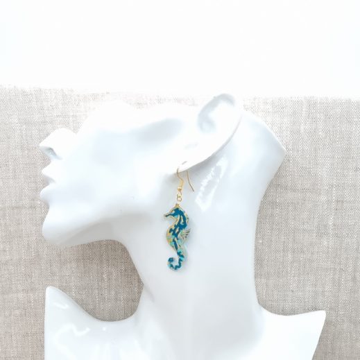 Boucles d'oreilles Hippocampe et petit poisson en liberty capel canard Boucles d'oreilles Hippocampe et petit poisson en liberty capel canard