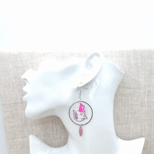 Boucles d'oreilles chats en liberty betsy fluo rose Boucles d'oreilles chats en liberty betsy fluo rose