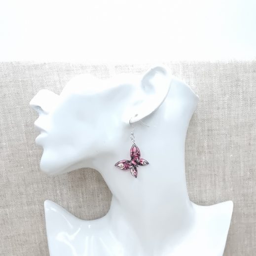 Boucles d'oreilles Papillon et Fleur de tiaré liberty mitsi valéria rose Boucles d'oreilles Papillon et Fleur de tiaré liberty mitsi valéria rose