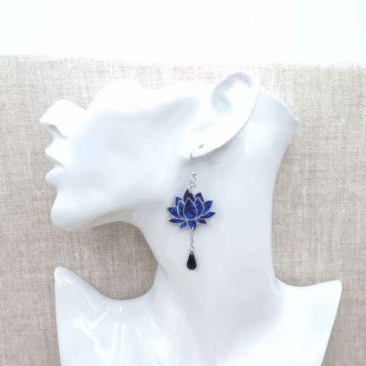 Boucles d'oreilles Lotus et Buddha en liberty Capel indigo Boucles d'oreilles Lotus et Buddha en liberty Capel indigo