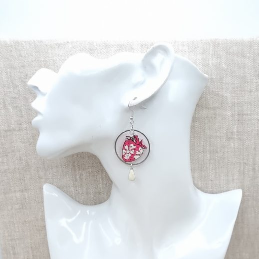 boucles d'oreilles fraise et fleurs en liberty Capel boucles d'oreilles fraise et fleurs en liberty Capel