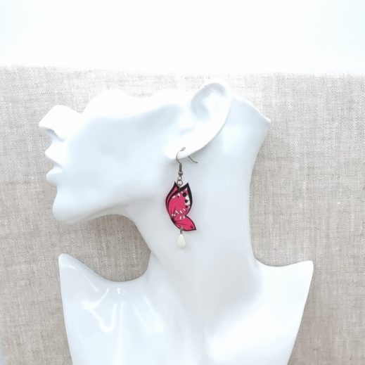 Boucles d'oreilles papillon et lotus en liberty Capel rose Boucles d'oreilles papillon et lotus en liberty Capel rose