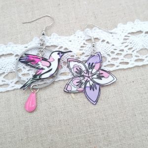boucles d'oreilles colibri et fleur de tiaré liberty Betsy rose fluo et lilas