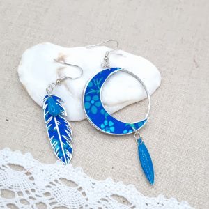 Boucles d'oreilles Lune et plume en petit pan Hanako bleu