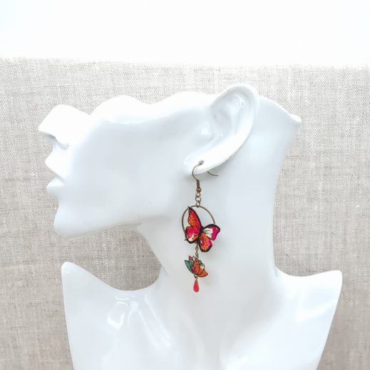 Boucles d'oreilles lotus et papillon en liberty Margareth Annie fushia Boucles d'oreilles lotus et papillon en liberty Margareth Annie fushia