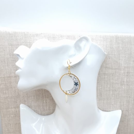 Boucles d'oreilles Lune et Loup en liberty adelajda clair de lune Boucles d'oreilles Lune et Loup en liberty adelajda clair de lune