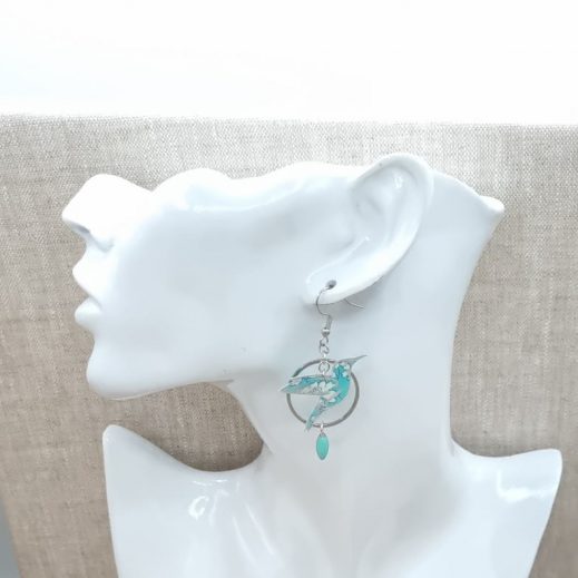 boucles d'oreilles oiseau colibri et fleur de tiaré en liberty Capel Mint boucles d'oreilles oiseau colibri et fleur de tiaré en liberty Capel Mint