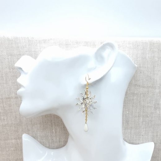 Boucles d'oreilles soleil, lune, plume en Liberty Adelajda clair de lune Boucles d'oreilles soleil, lune, plume en Liberty Adelajda clair de lune