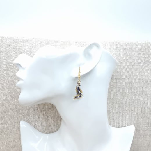 Boucles d'oreilles petite Lune et petit Loup en liberty Capel bleu navy Boucles d'oreilles petite Lune et petit Loup en liberty Capel bleu navy