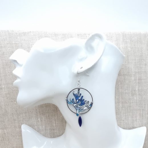 Boucles d'oreilles Hippocampe et Corail en liberty Margareth Annie bleu Boucles d'oreilles Hippocampe et Corail en liberty Margareth Annie bleu