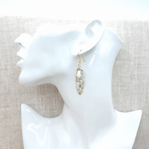 Boucles d'oreilles Lune et plume en liberty Adelajda Clair de lune Boucles d'oreilles Lune et plume en liberty Adelajda Clair de lune