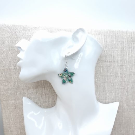 boucles d'oreilles oiseau colibri et fleur de tiaré en liberty Donna leigh jade boucles d'oreilles oiseau colibri et fleur de tiaré en liberty Donna leigh jade