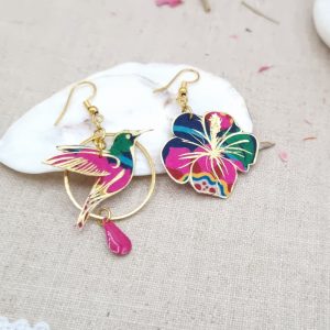 boucles d'oreilles oiseau colibri et hibiscus en liberty Revival fushia