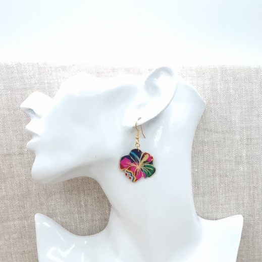 boucles d'oreilles oiseau colibri et hibiscus en liberty Revival fushia boucles d'oreilles oiseau colibri et hibiscus en liberty Revival fushia