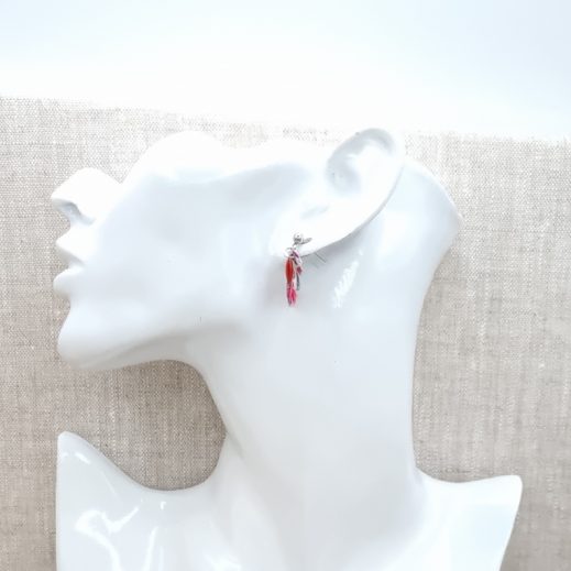 Boucles d'oreilles mini oiseau et plume en liberty wiltshire rouge Boucles d'oreilles mini oiseau et plume en liberty wiltshire rouge