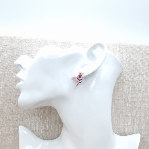 Boucles d'oreilles mini oiseau et plume en liberty wiltshire rouge Boucles d'oreilles mini oiseau et plume en liberty wiltshire rouge