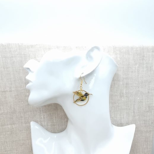 20220526_081609 boucles d'oreilles oiseau colibris en liberty Revival moutarde