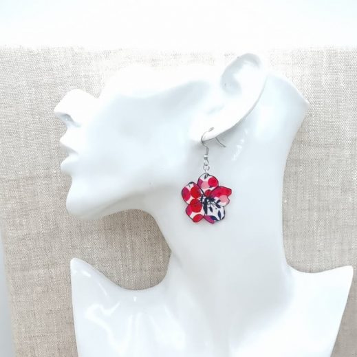 boucles d'oreilles colibri et fleur de cerisier en liberty Wiltshire rouge boucles d'oreilles colibri et fleur de cerisier en liberty Wiltshire rouge