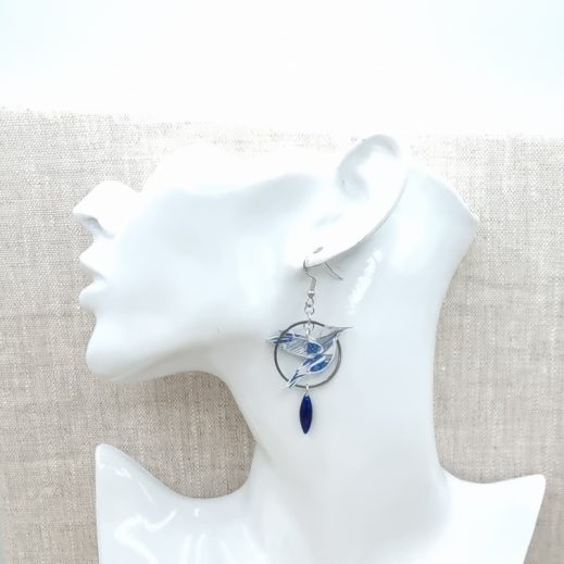 boucles d'oreilles colibri et fleur de tiaré en liberty margareth annie bleu boucles d'oreilles colibri et fleur de tiaré en liberty margareth annie bleu