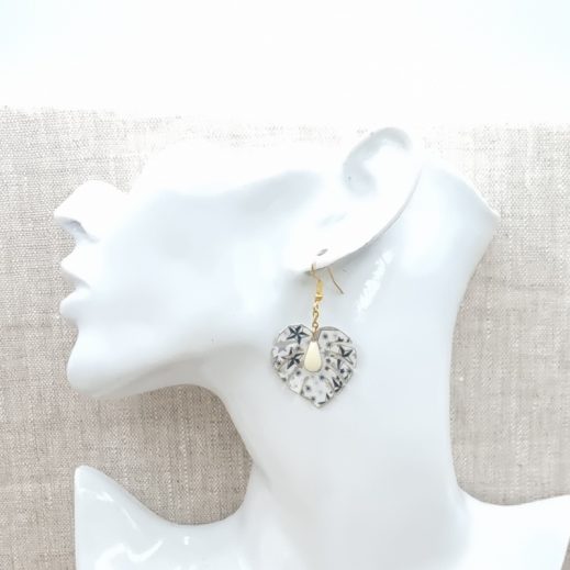 Boucles d'oreilles Tortue et feuille en liberty adelajda clair de lune Boucles d'oreilles Tortue et feuille en liberty adelajda clair de lune