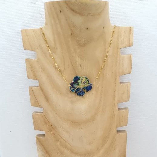 Collier Fleur d'hibiscus en liberty strawberry thief denim Collier Fleur d'hibiscus en liberty strawberry thief denim