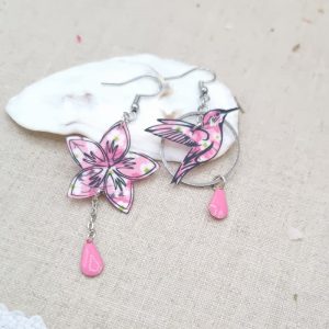 boucles d'oreilles colibri et fleur de Tiaré liberty Mitsi valéria rose