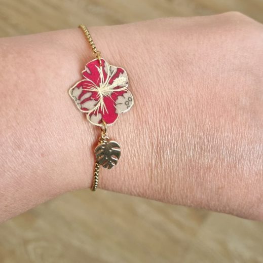 Bracelet ajustable fleur hibiscus en liberty Capel rubis Bracelet ajustable fleur hibiscus en liberty Capel rubis
