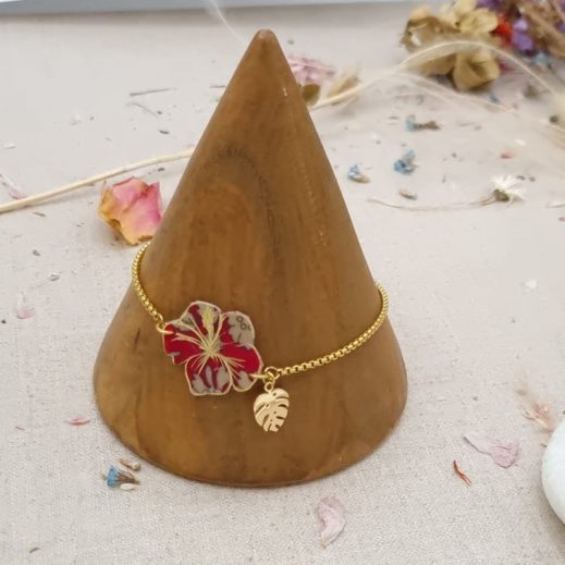 Bracelet ajustable fleur hibiscus en liberty Capel rubis Bracelet ajustable fleur hibiscus en liberty Capel rubis