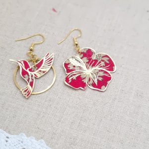 Boucles d'oreilles colibri et hibiscus en liberty capel rubis