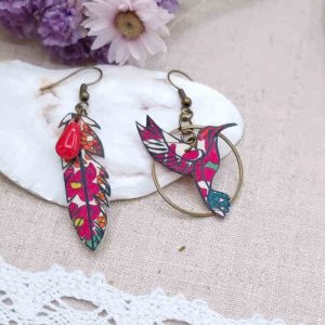 boucles d'oreilles colibri et plume en liberty Margaret Annie Fushia