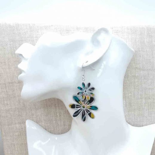 Boucles d'oreilles grandes Marguerites en liberty revival moutarde Boucles d'oreilles grandes Marguerites en liberty revival moutarde