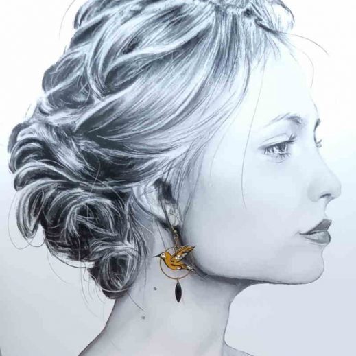 boucles d'oreilles colibri et plume en capel moutarde boucles d'oreilles colibri et plume en capel moutarde