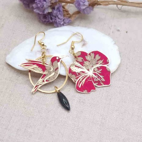 boucles d'oreilles colibri et hibiscus en capel rubis