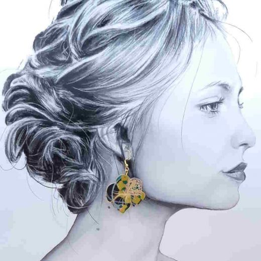 boucles d'oreilles grand colibri et grand hibiscus en liberty revival moutarde boucles d'oreilles grand colibri et grand hibiscus en liberty revival moutarde