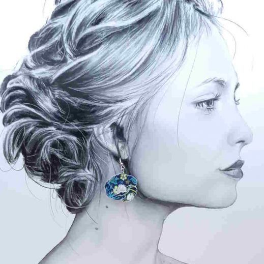 boucles d'oreilles colibri et coquelicot en liberty Strawberry Thief denim boucles d'oreilles colibri et coquelicot en liberty Strawberry Thief denim