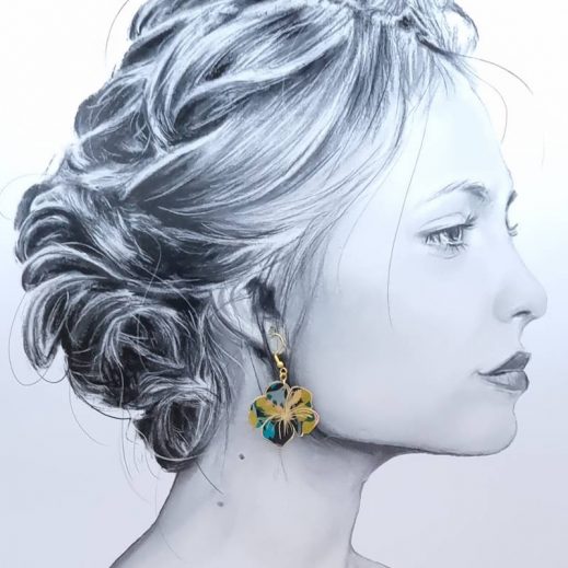 boucles d'oreilles papillon et hibiscus en liberty revival moutarde boucles d'oreilles papillon et hibiscus en liberty revival moutarde