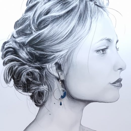 Boucles d'oreilles très petits chats en liberty Erica Navy (2.5 cm) Boucles d'oreilles très petits chats en liberty Erica Navy (2.5 cm)